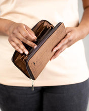 Lade das Bild in den Galerie-Viewer, Geldbörse TreeWallet Big brown
